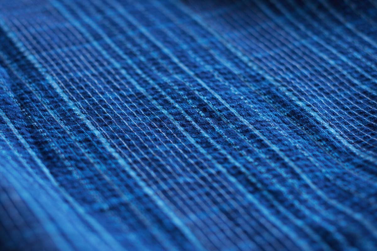 阿波の藍染しじら格子｜暮らしの布図鑑