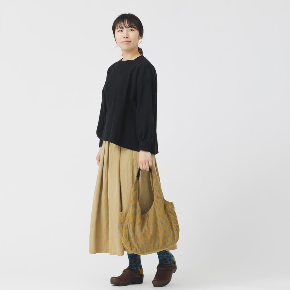 女性らしさを演出。風合いの良い素材が魅力のワンピースとスカート