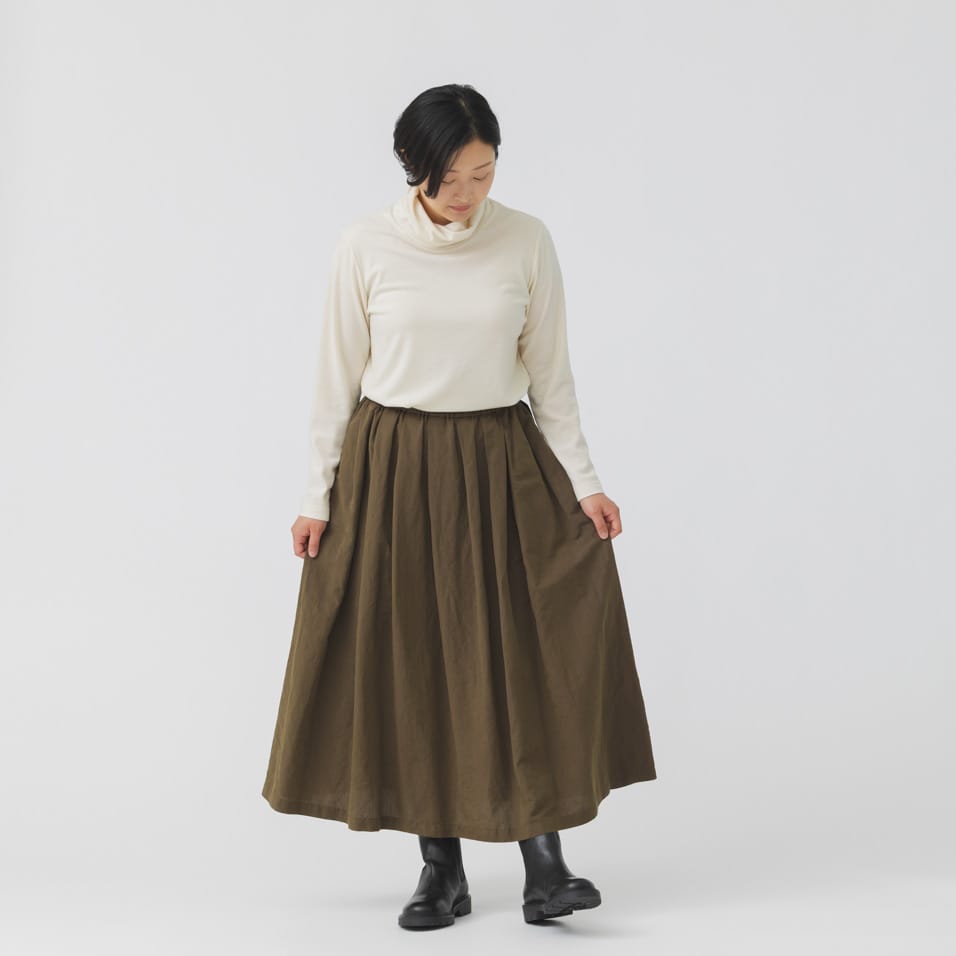 女性らしさを演出。風合いの良い素材が魅力のワンピースとスカート