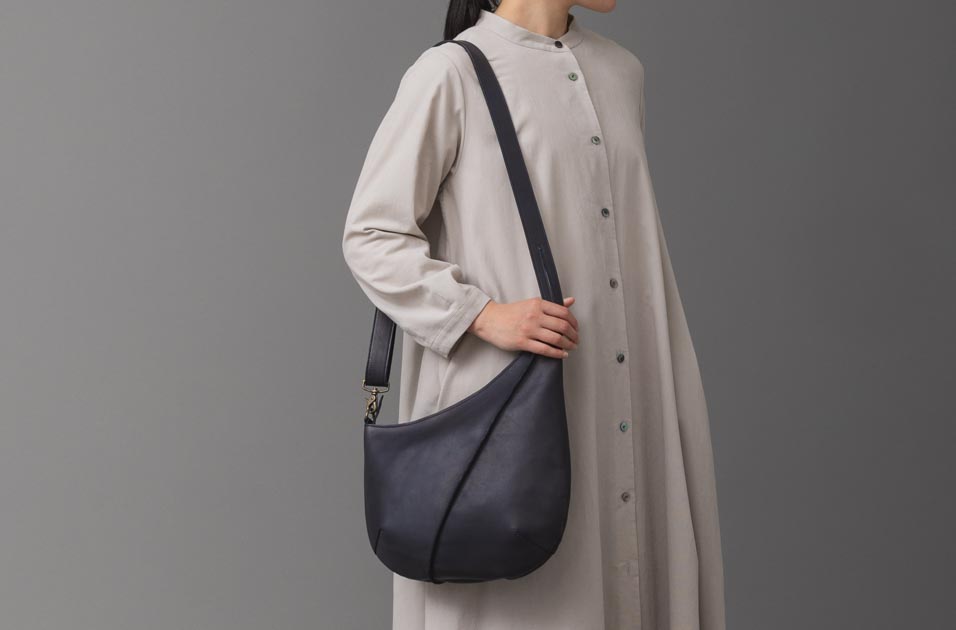 いつもの装いにもやさしくフィット。ショルダーバッグとリュック＆小物