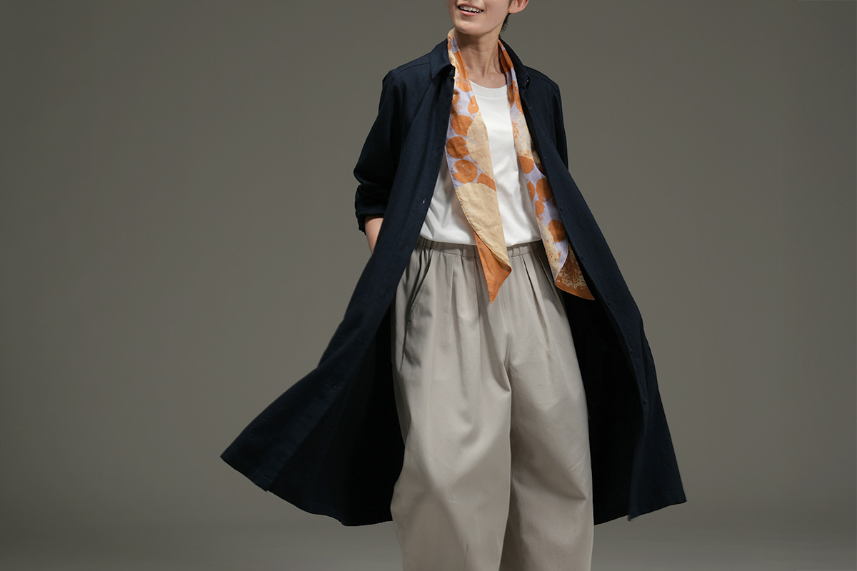 春はデニムから。心ゆるむ「やわらかデニム」と春の色。