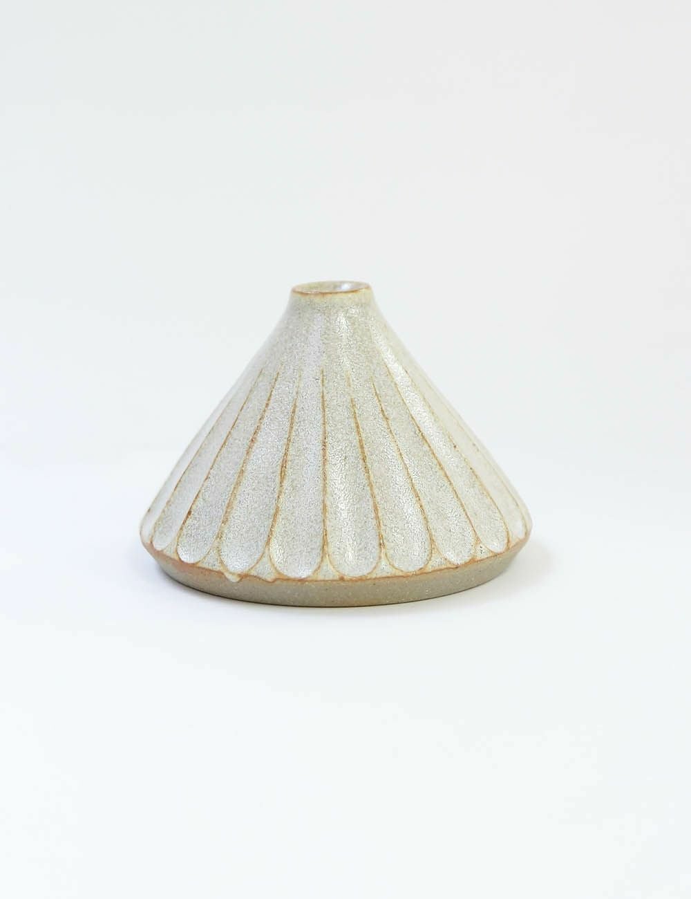 しのぎ山型一輪挿し｜嶋田窯 | 石見銀山 群言堂オンラインストア