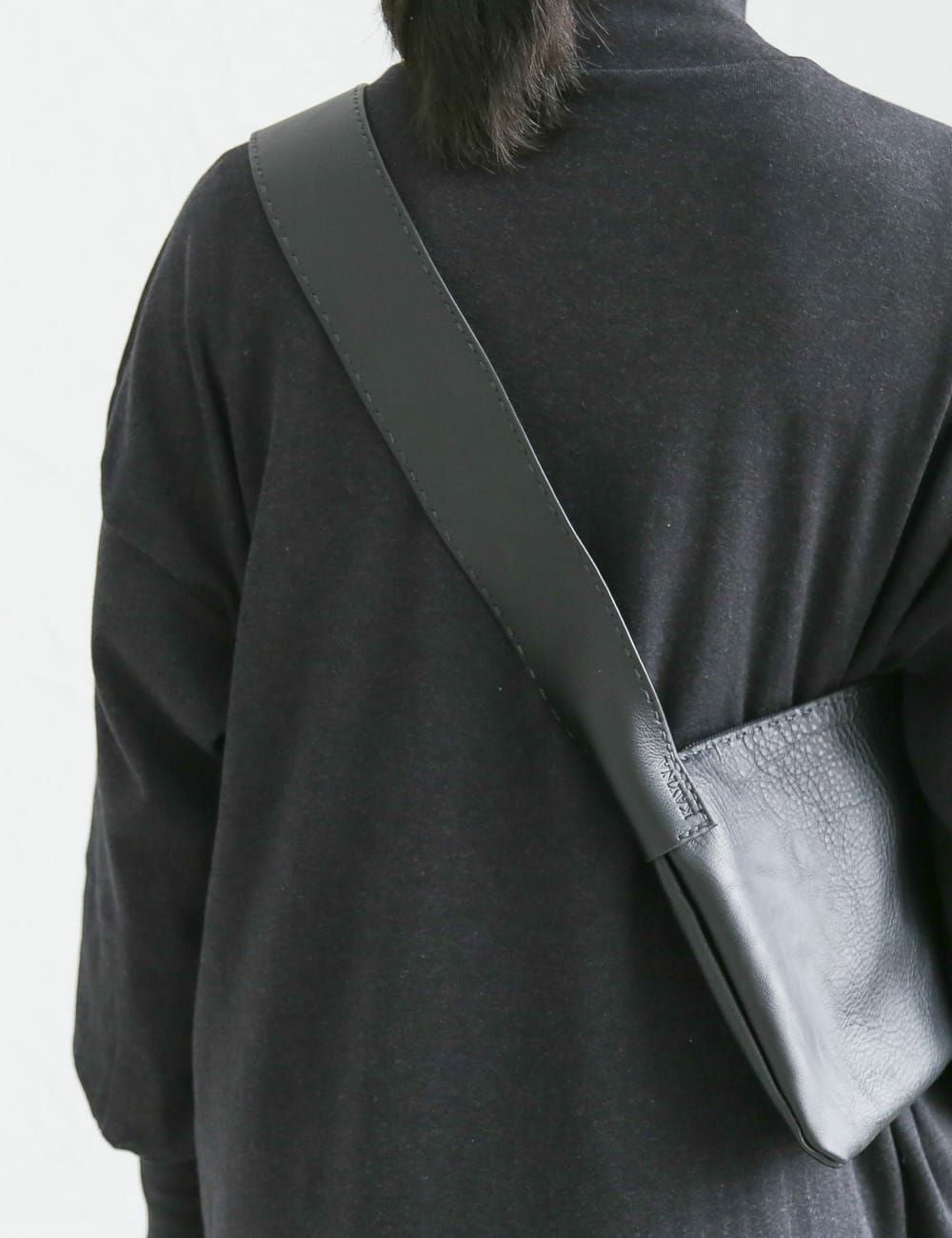 群言堂KAYNA ショルダーバッグ ブラック レザー　ほぼ新品 レザーロングショルダー｜KAYNA | 石見銀山 群言堂オンラインストア