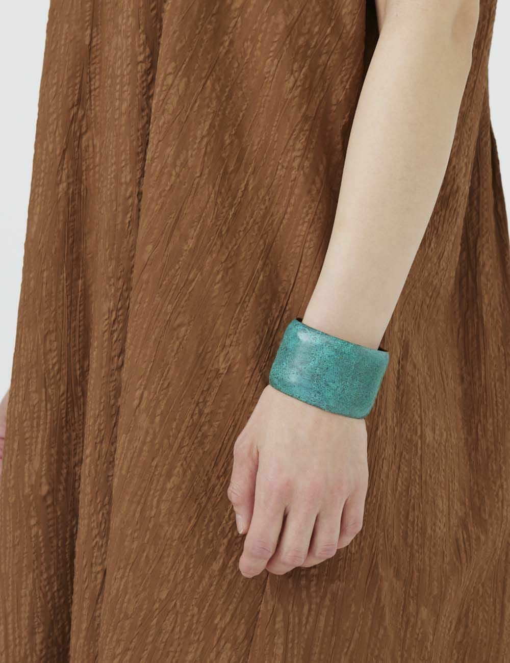 斑紋バングル太緑｜Bijoux Kei | 石見銀山 群言堂オンラインストア