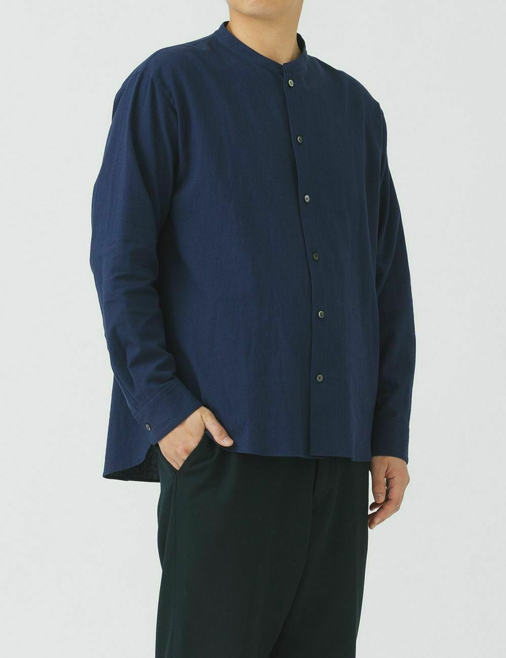 綿麻ワッシャーキャンバスブラウス節黒（ふしぐろ） | 石見銀山 群言堂