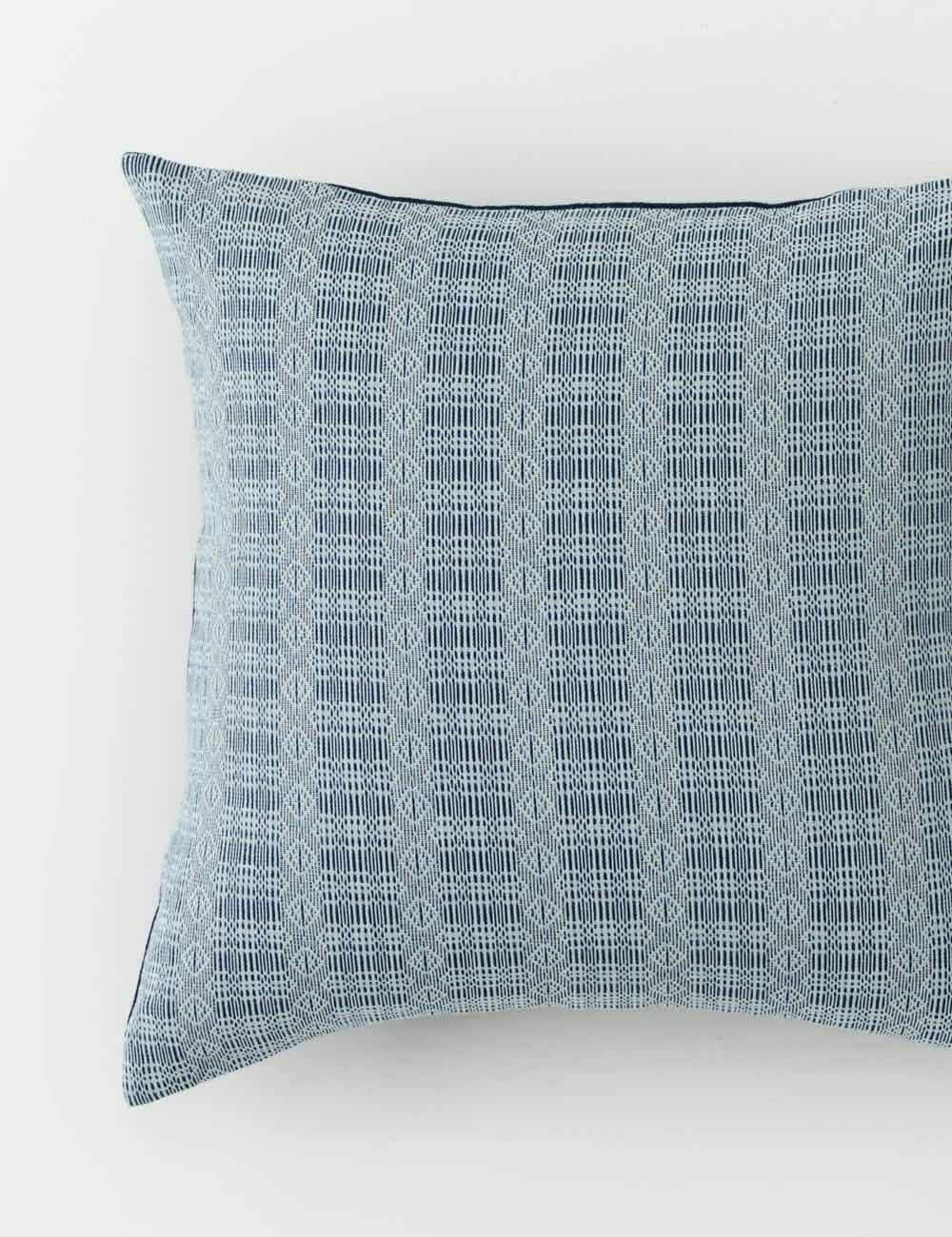 藍菱並びクッションカバー | 石見銀山 群言堂オンラインストア