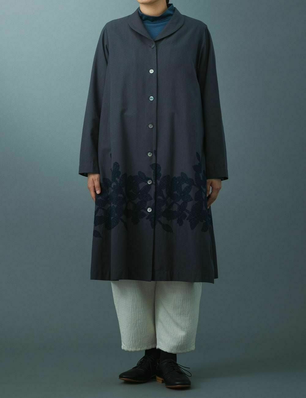 木陰の鳥刺繍ジャケット栃葉人参（とちばにんじん） | 石見銀山 群言堂