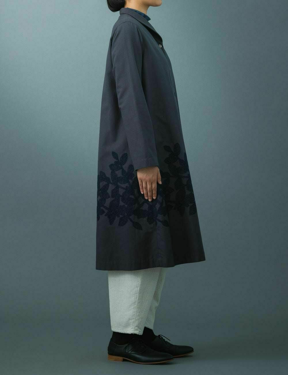 木陰の鳥刺繍ジャケット栃葉人参（とちばにんじん） | 石見銀山 群言堂