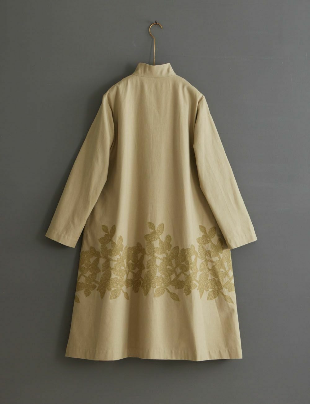 木陰の鳥刺繍ジャケット栃葉人参（とちばにんじん） | 石見銀山 群言堂