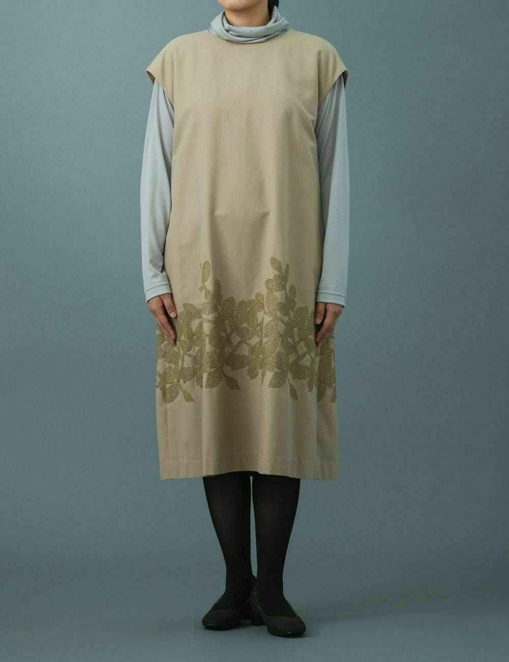 木陰の鳥刺繍ワンピース小菫（こすみれ） | 石見銀山 群言堂オンライン