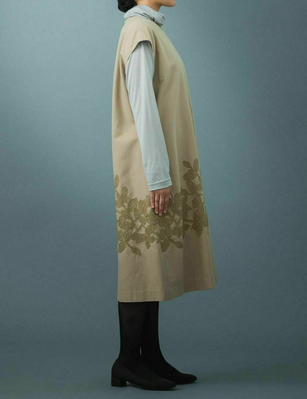 木陰の鳥刺繍ワンピース小菫（こすみれ） | 石見銀山 群言堂オンライン