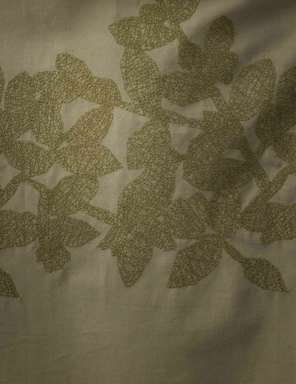 木陰の鳥刺繍ワンピース小菫（こすみれ） | 石見銀山 群言堂オンライン