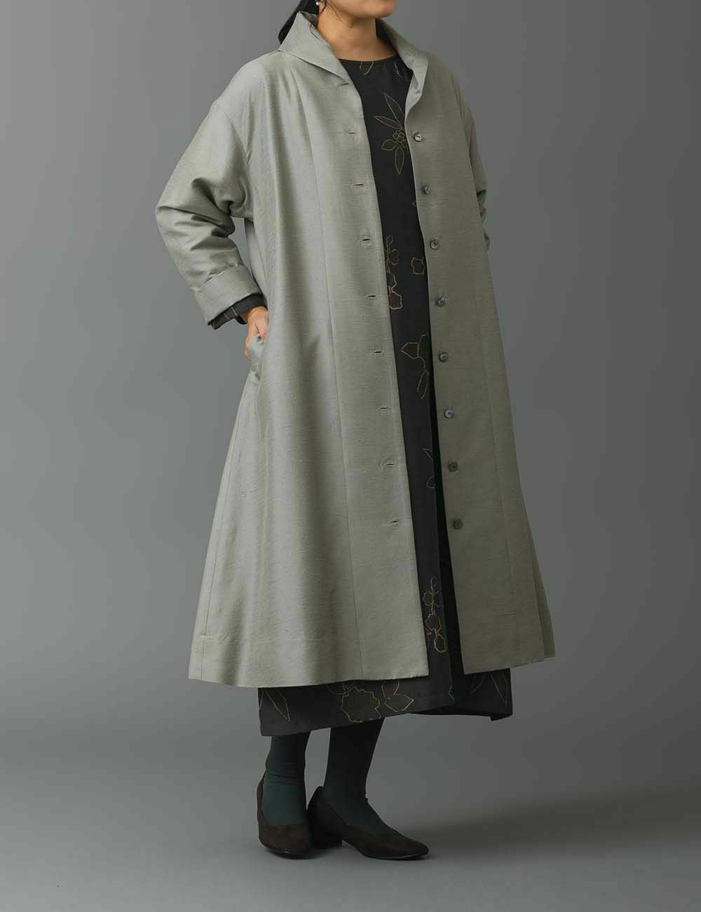 シルク紬麻炭染めコート月下美人（げっかびじん） | 石見銀山 群言堂