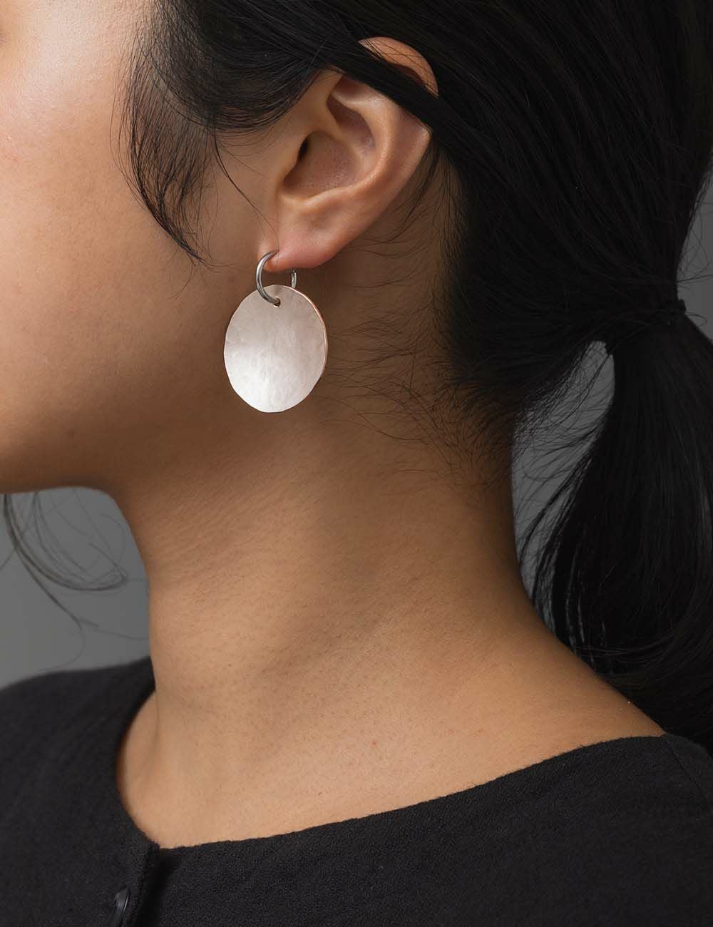 斑紋円イヤリング｜Bijoux Kei | 石見銀山 群言堂オンラインストア