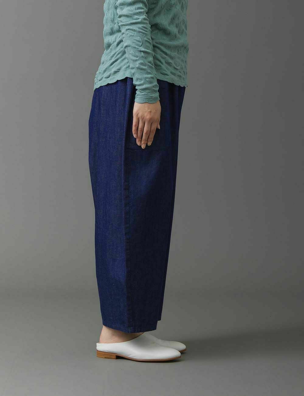 三綾ナチュラルデニムパンツ山芹（やませり） | 石見銀山 群言堂