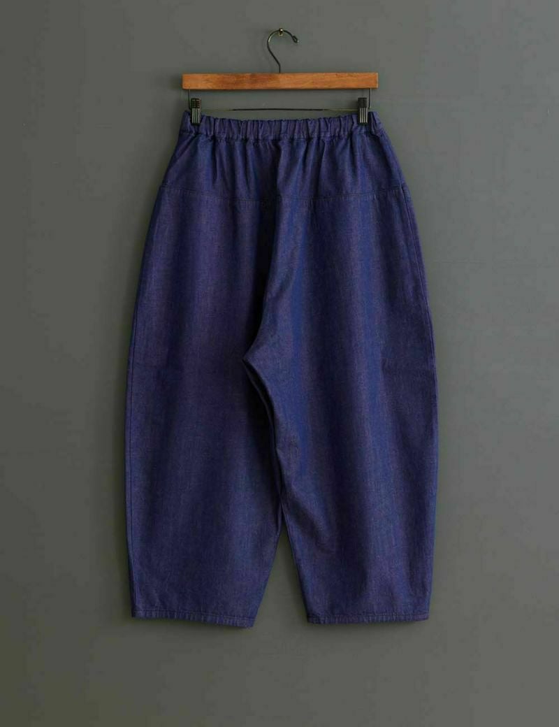 三綾ナチュラルデニムパンツ山芹（やませり） | 石見銀山 群言堂