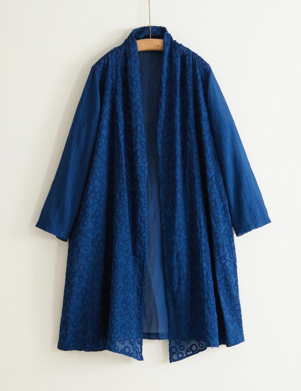 藍染青い花刺繍ブラウス路柳（みちやなぎ） | 石見銀山 群言堂