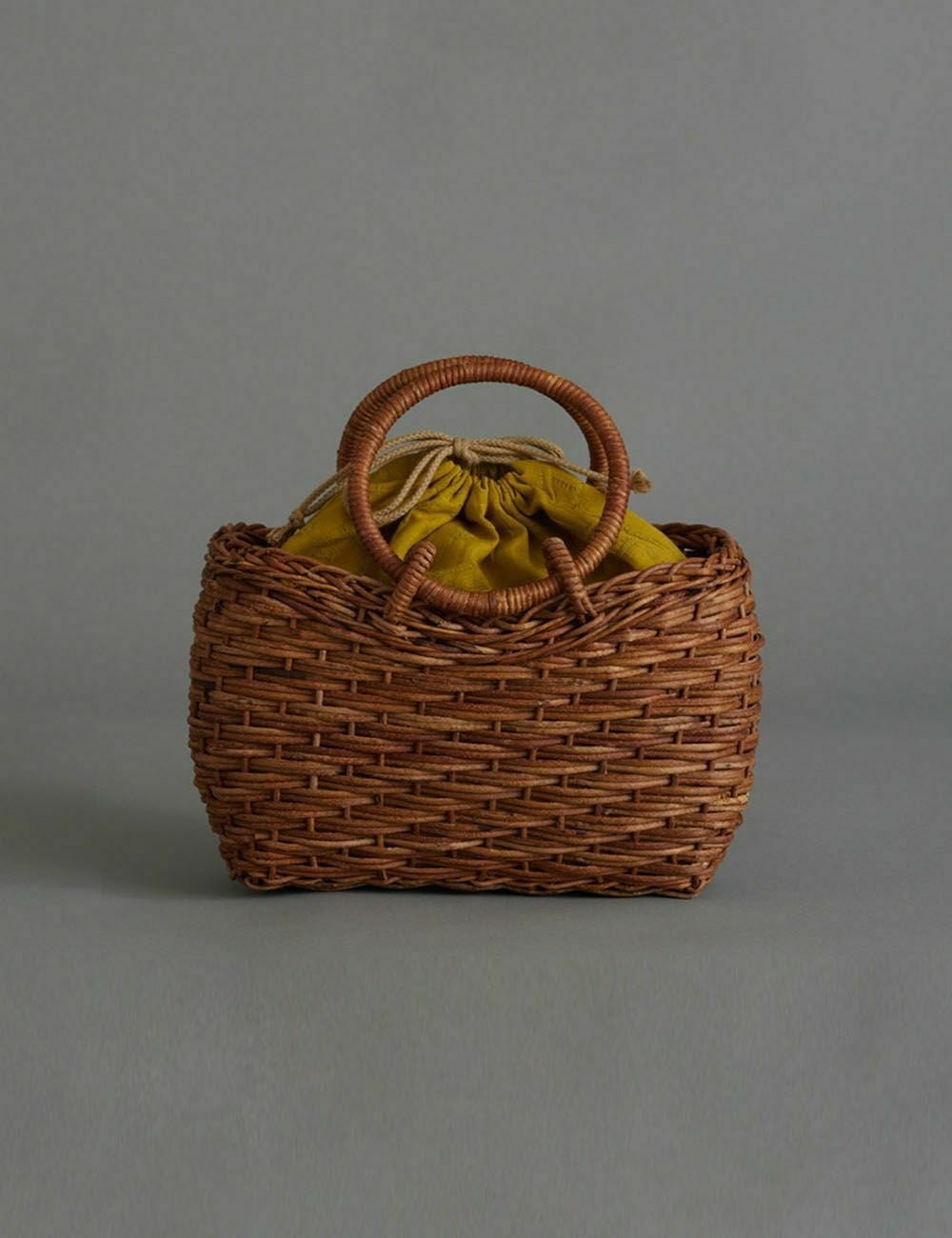 あけび蔓かごバッグ 妻胴張リング小（巾着付） | 石見銀山 群言堂