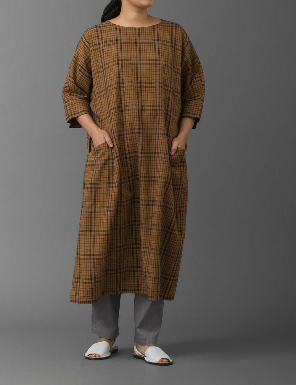 綿麻梨地織格子柄ワンピース夕菅（ゆうすげ） | 石見銀山 群言堂