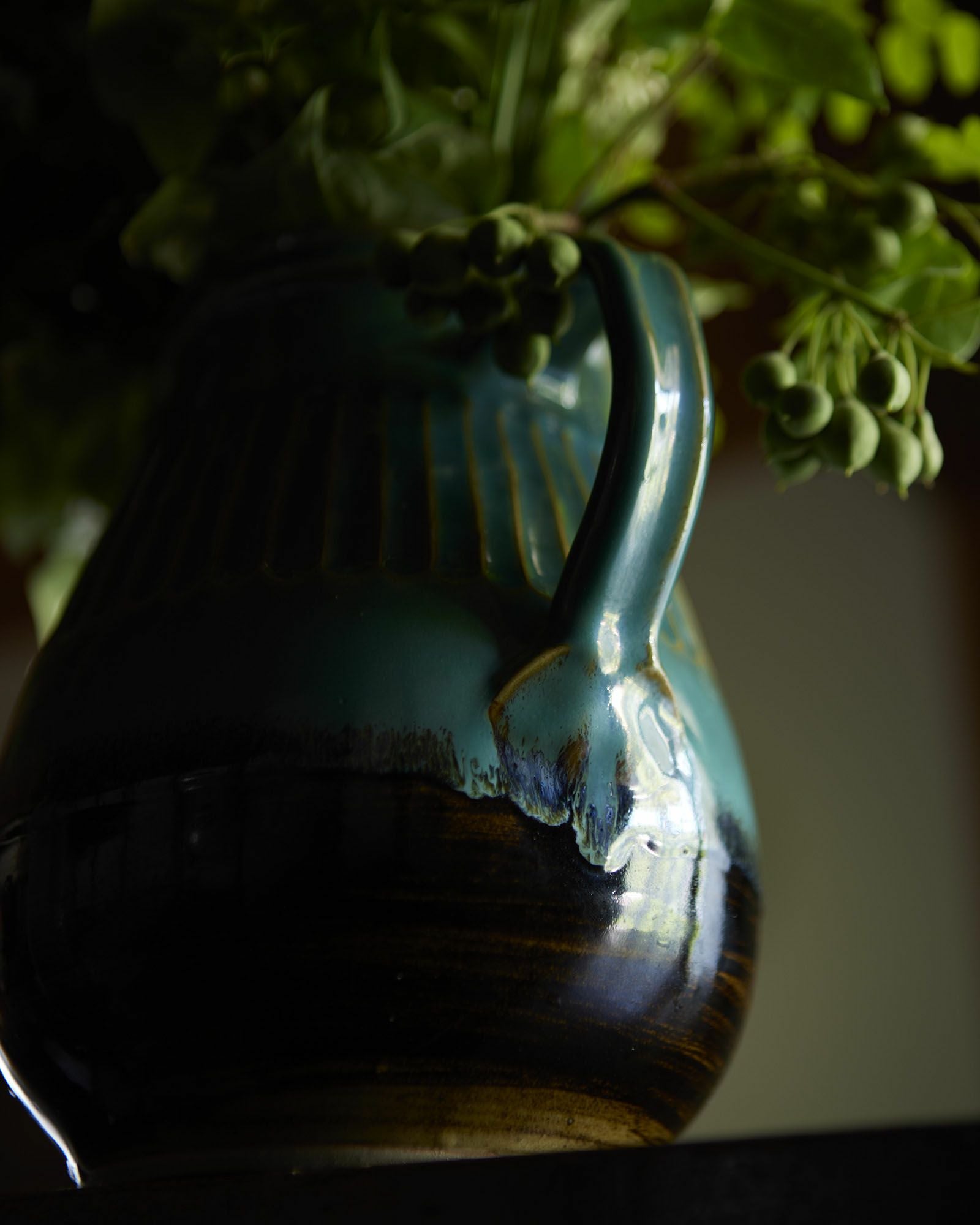 しのぎピッチャー｜嶋田窯 | 石見銀山 群言堂オンラインストア