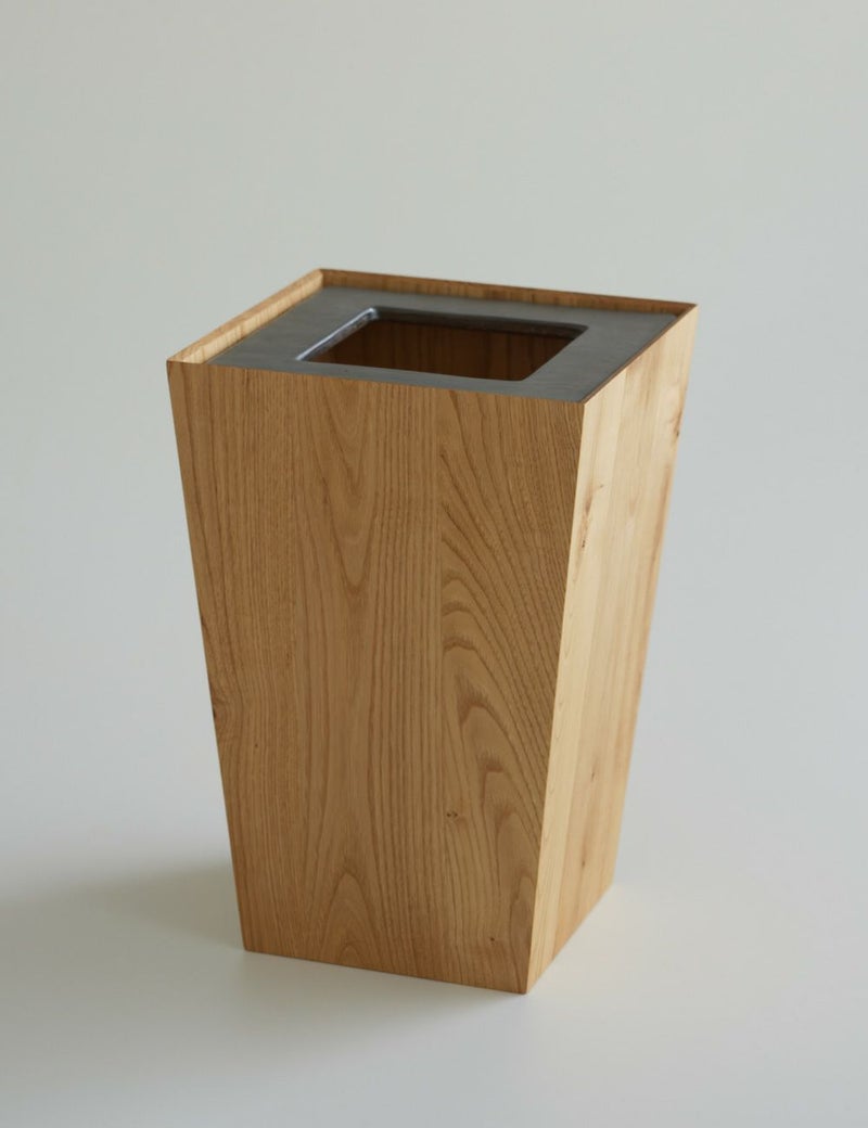 石州瓦とクリの木のダストボックス｜iyasaka