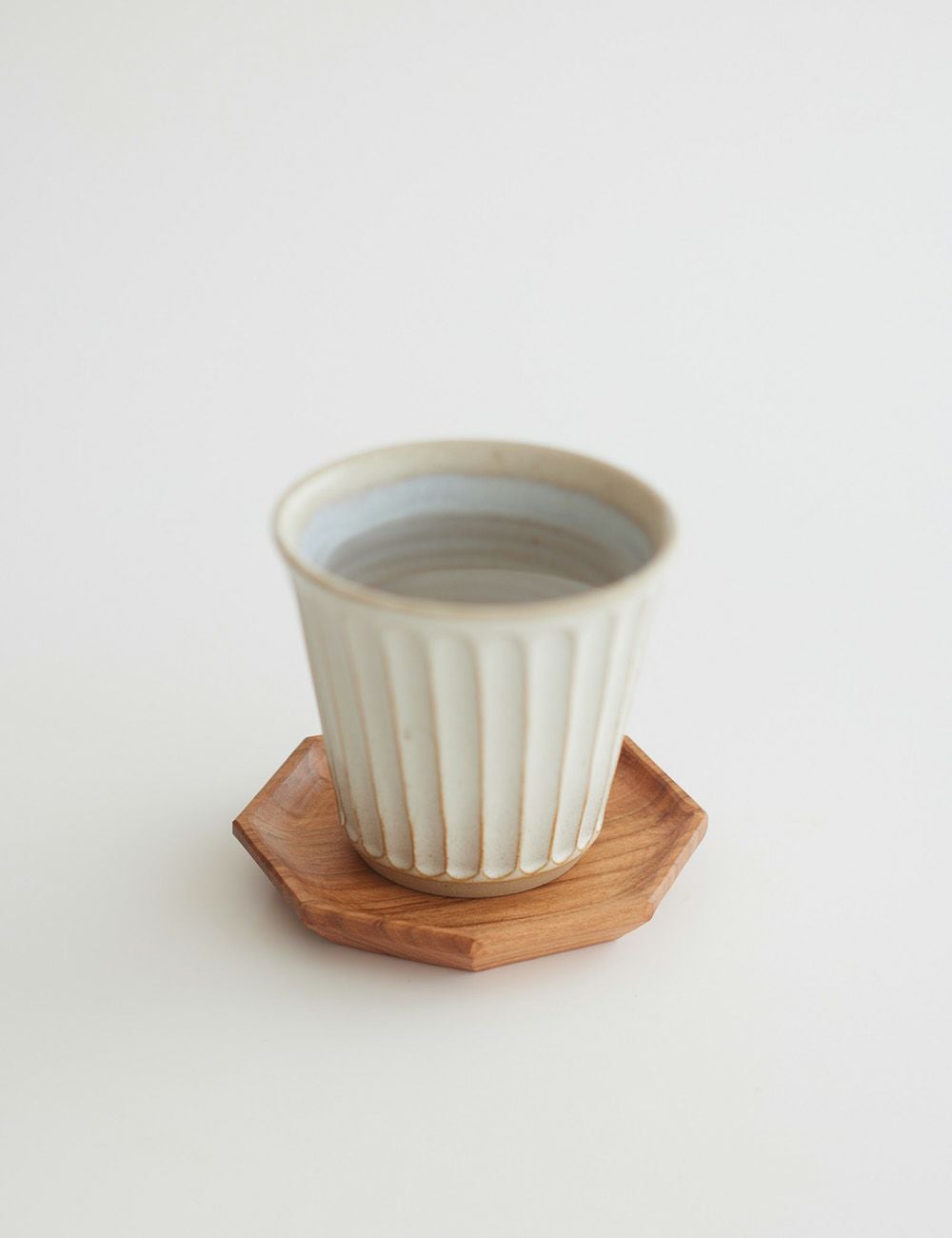 山桜八角皿 小｜フレル | 石見銀山 群言堂オンラインストア