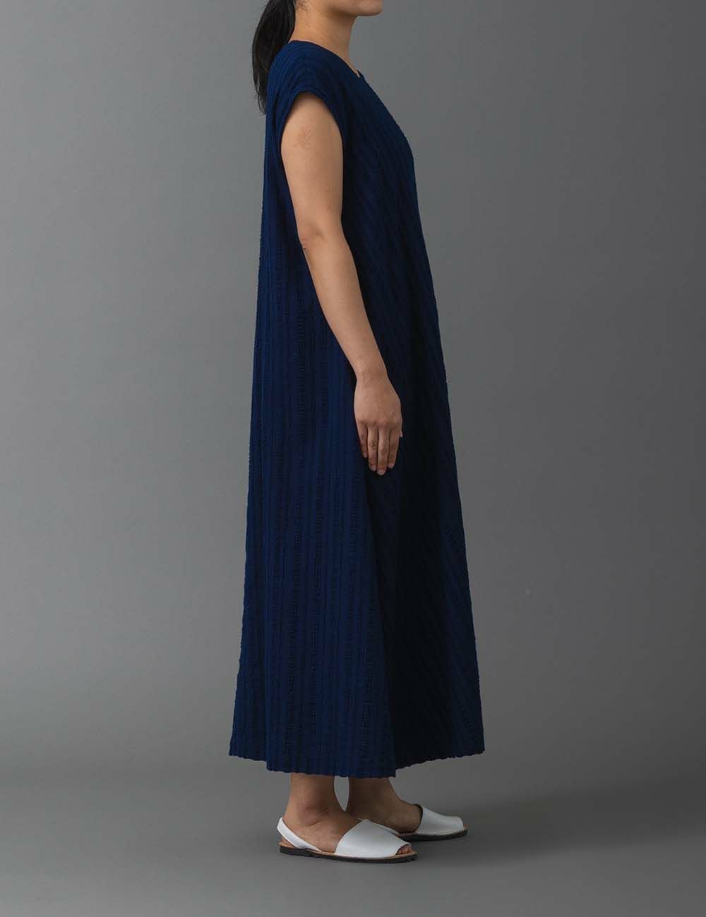 藍染楊柳縞ワンピース白糸草（しらいとそう） | 石見銀山 群言堂