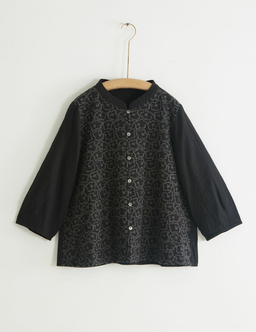 海のこぎん柄刺繍プルオーバー筆草（ふでくさ） | 石見銀山 群言堂