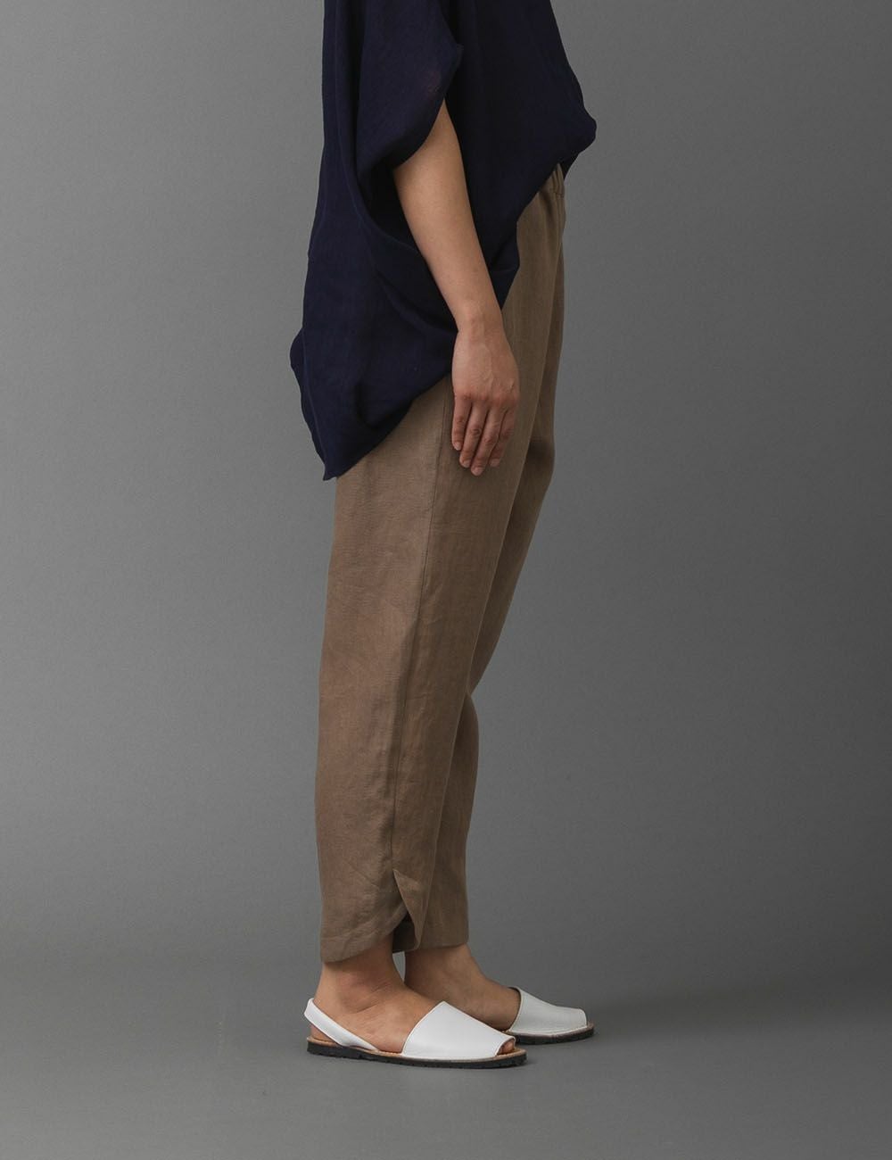 高密度リネンツイルパンツ野蕗（のぶき） | 石見銀山 群言堂オンライン