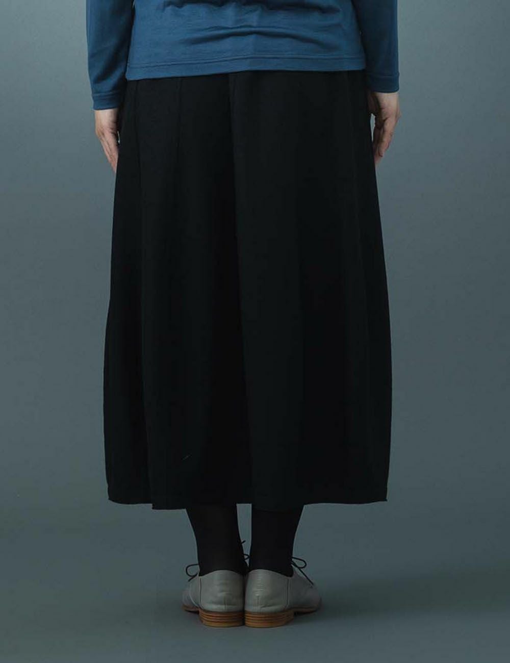 ウール圧縮 スカート貝母（ばいも） | 石見銀山 群言堂オンラインストア