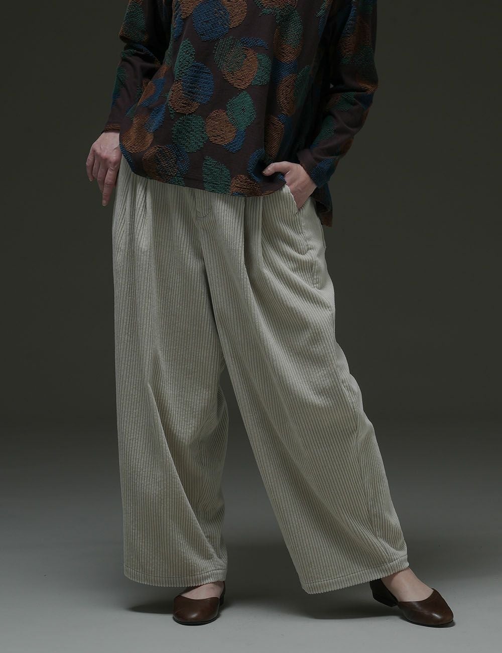 やわらかコール天パンツ色丹草（しこたんそう） | 石見銀山 群言堂