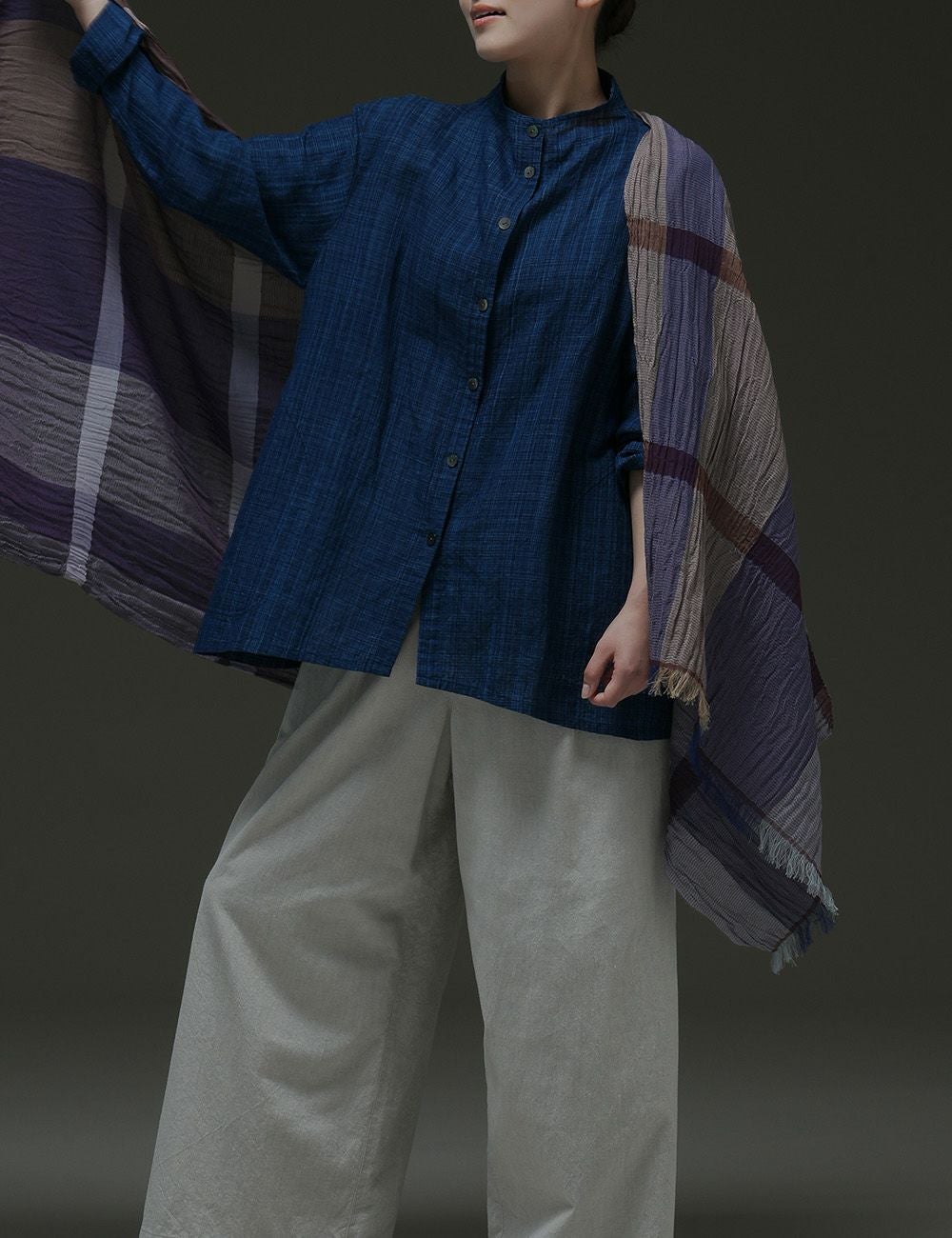 藍染綿麻雨絣ブラウス吾亦紅（われもこう） | 石見銀山 群言堂