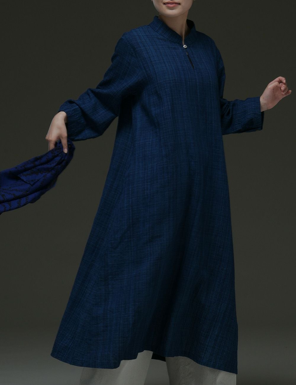 藍染綿麻雨絣ワンピース絵筆菊（えふでぎく） | 石見銀山 群言堂