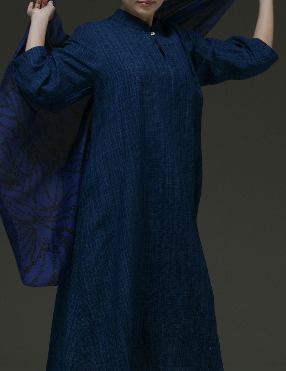 藍染綿麻雨絣ワンピース絵筆菊（えふでぎく） | 石見銀山 群言堂