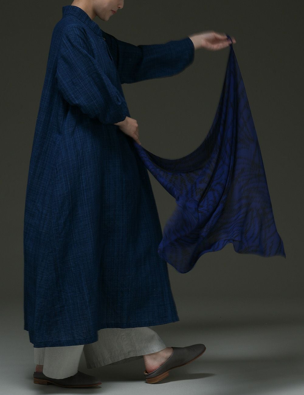 藍染綿麻雨絣ワンピース絵筆菊（えふでぎく） | 石見銀山 群言堂