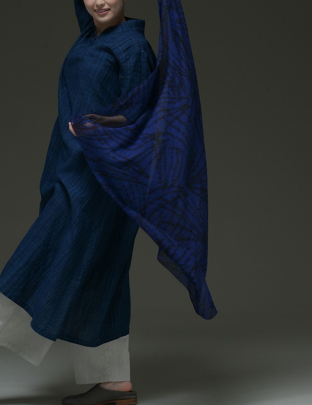 藍染綿麻雨絣ワンピース絵筆菊（えふでぎく） | 石見銀山 群言堂