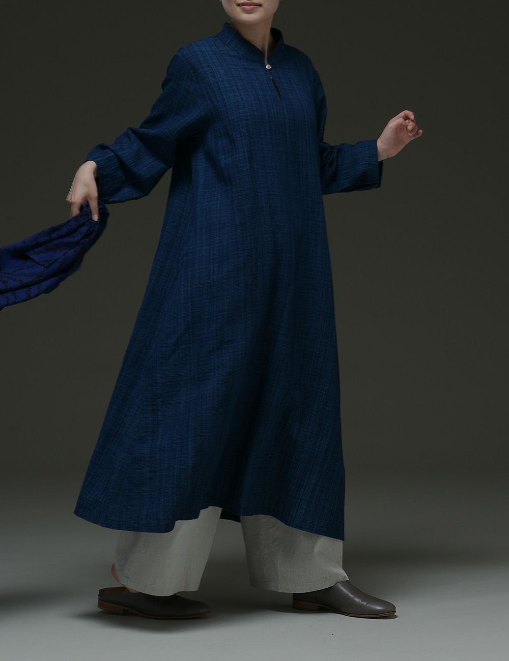 藍染綿麻雨絣ワンピース絵筆菊（えふでぎく） | 石見銀山 群言堂