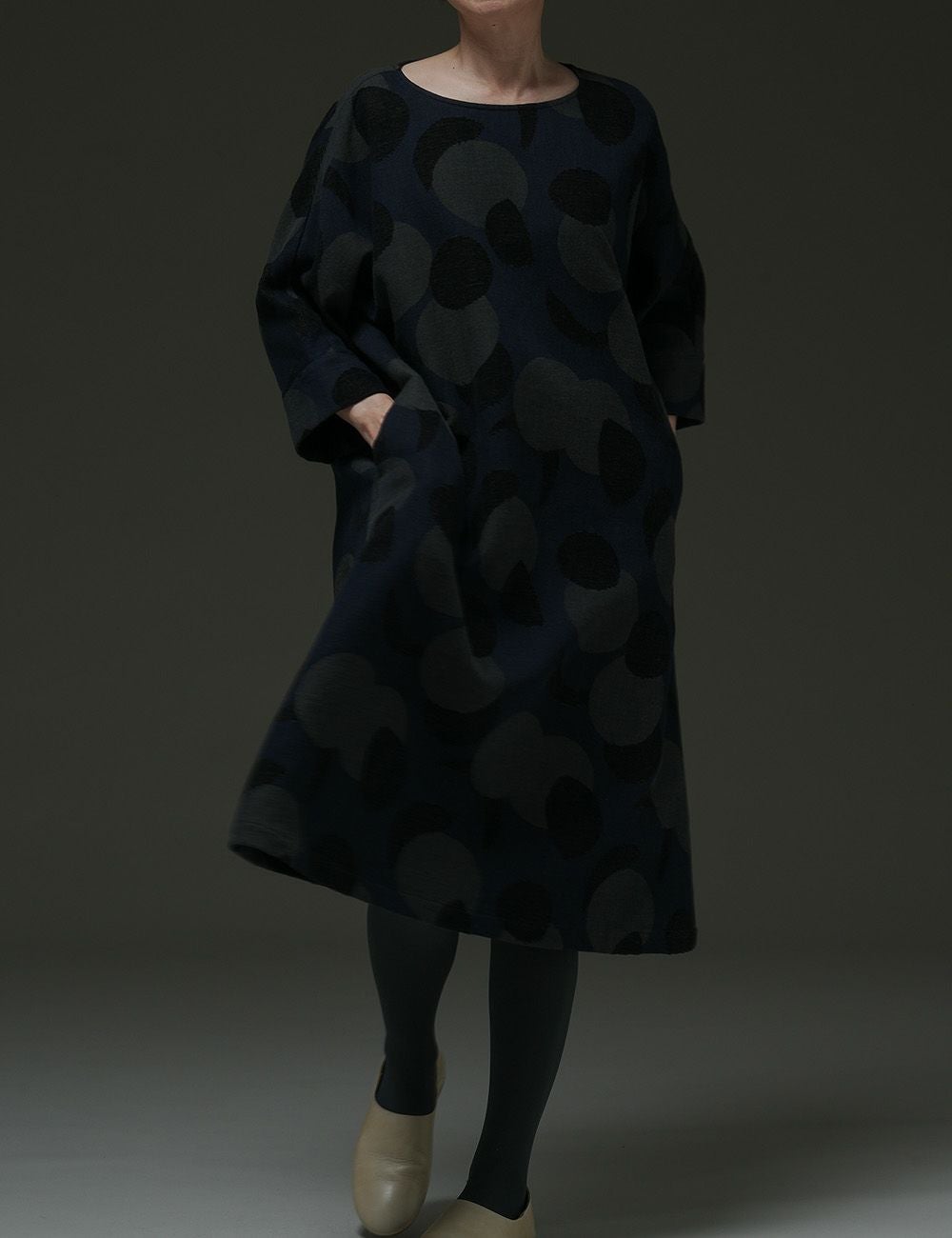 インディゴ月の満ち欠けワンピース花楓（はなかえで） | 石見銀山 群言