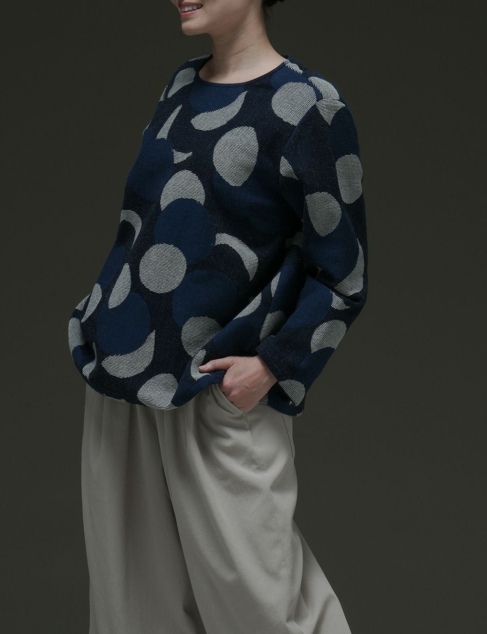 インディゴ月の満ち欠けプルオーバー朝霧草（あさぎりそう） | 石見