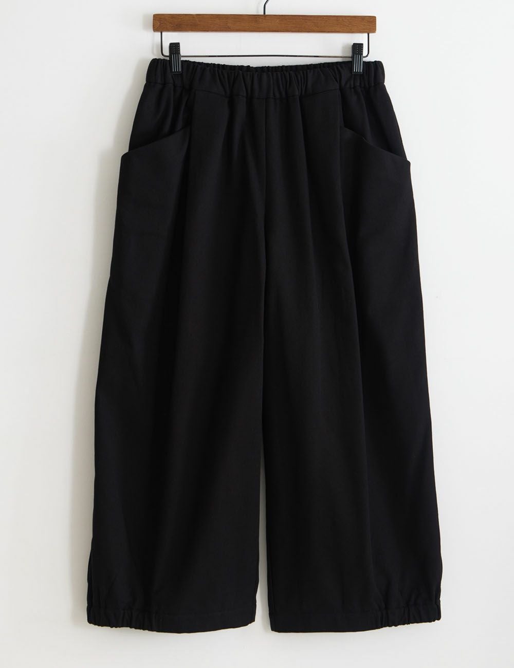 綿サテン裏起毛パンツ千鳥草（ちどりそう） | 石見銀山 群言堂