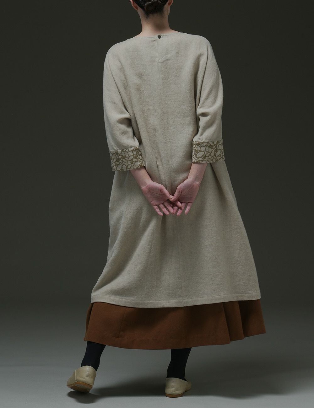 落ち葉刺繍ワンピース花楓（はなかえで） | 石見銀山 群言堂オンライン