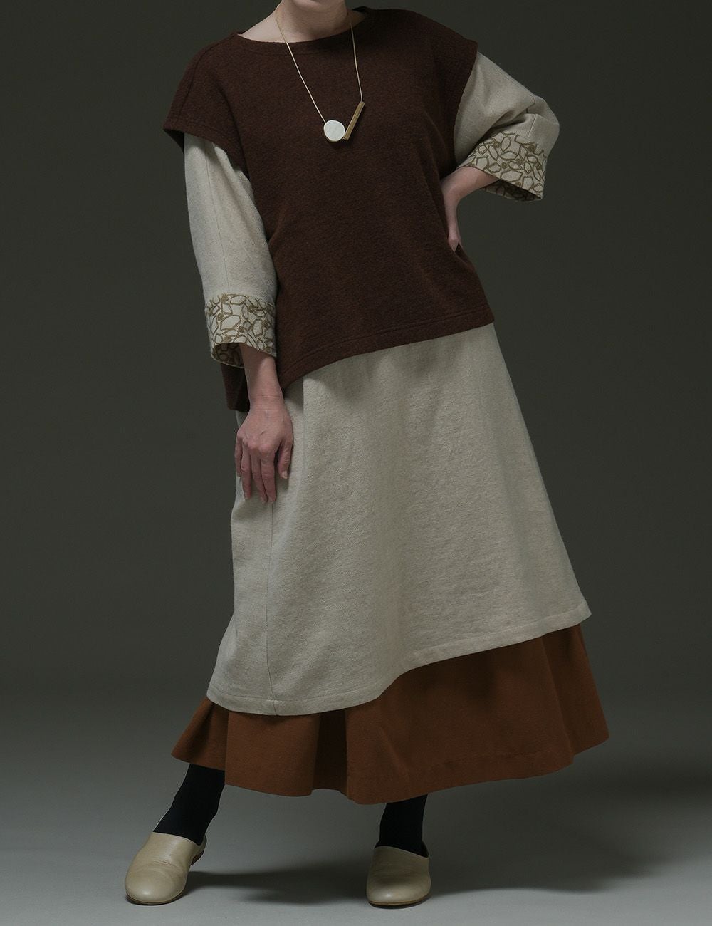 落ち葉刺繍ワンピース花楓（はなかえで） | 石見銀山 群言堂オンライン