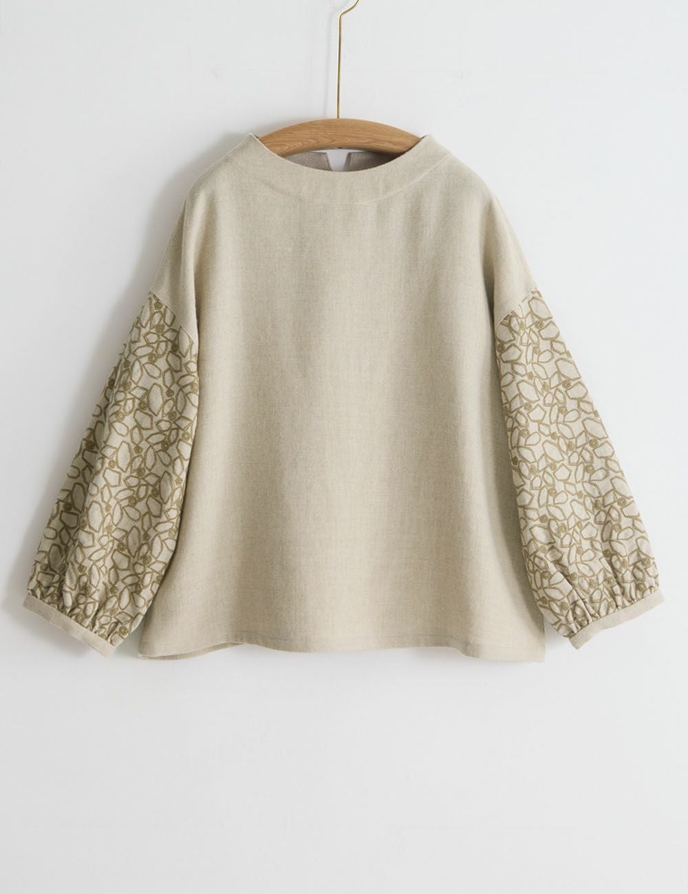 落ち葉刺繍プルオーバー糊空木（のりうつぎ） | 石見銀山 群言堂