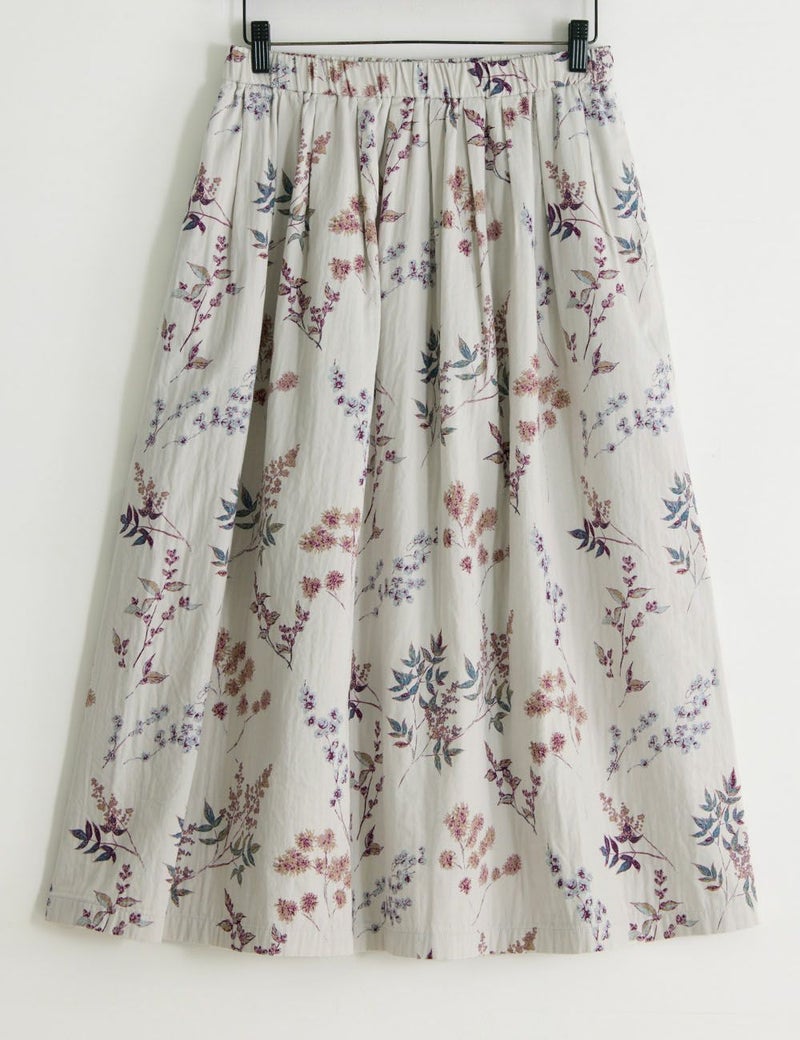 二重織草花プリントスカート紅李（べにすもも）