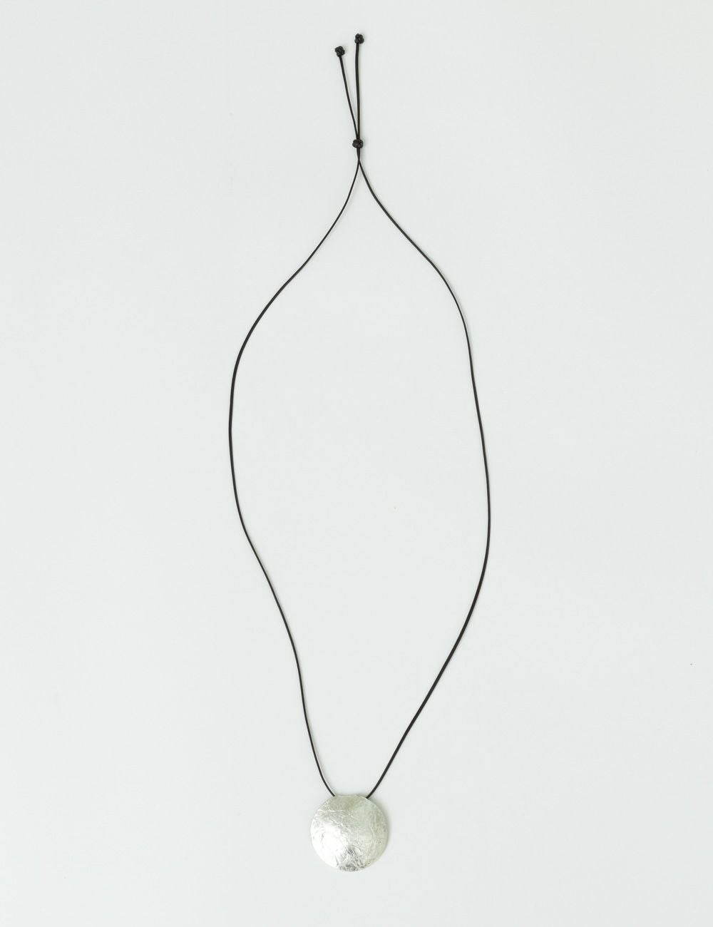 錫満月ネックレス