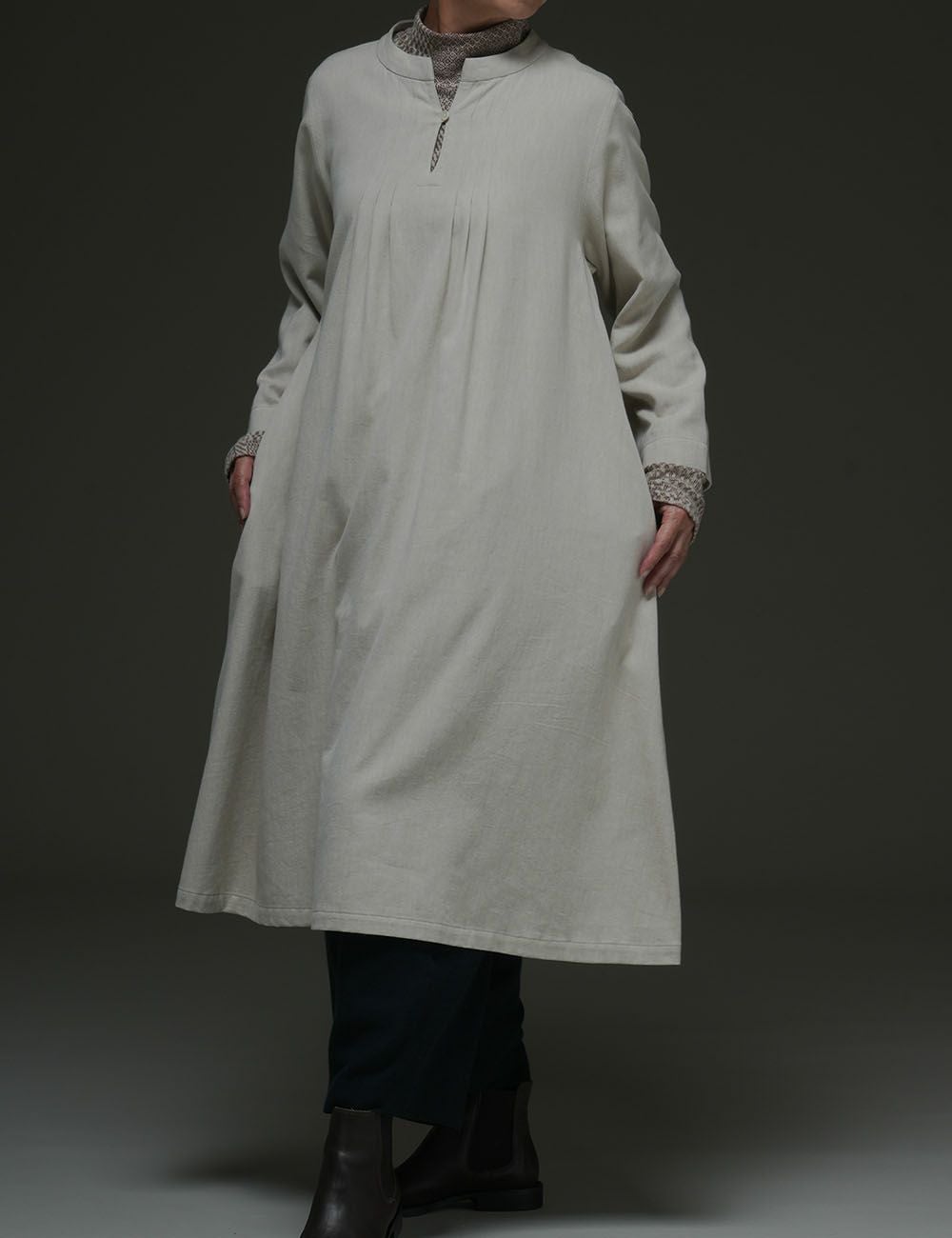 綿シルク綾織ワンピース端取草（つまとりそう） | 石見銀山 群言堂