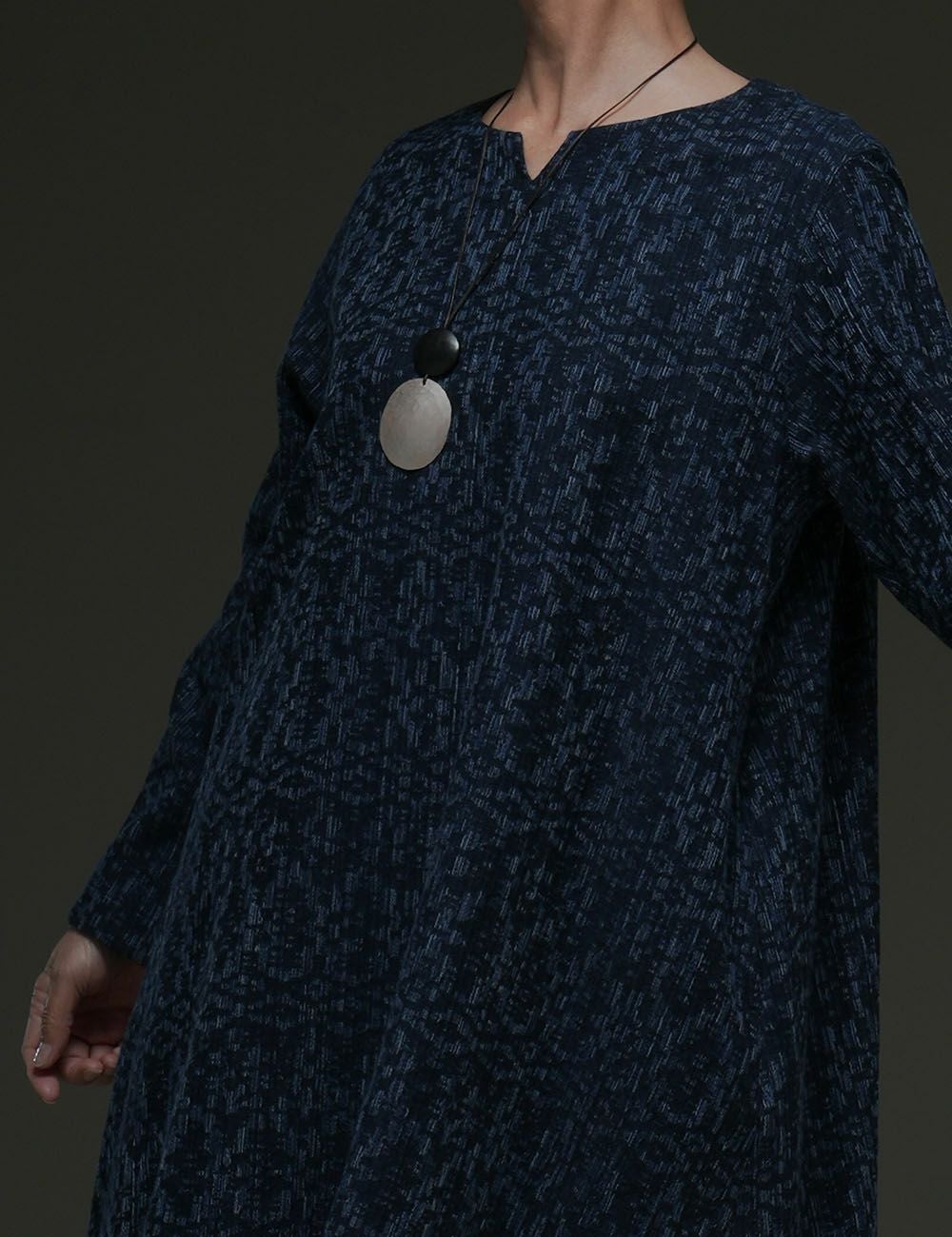 インディゴ変わり織ジャガードチュニック鵯花（ひよどりばな） | 石見