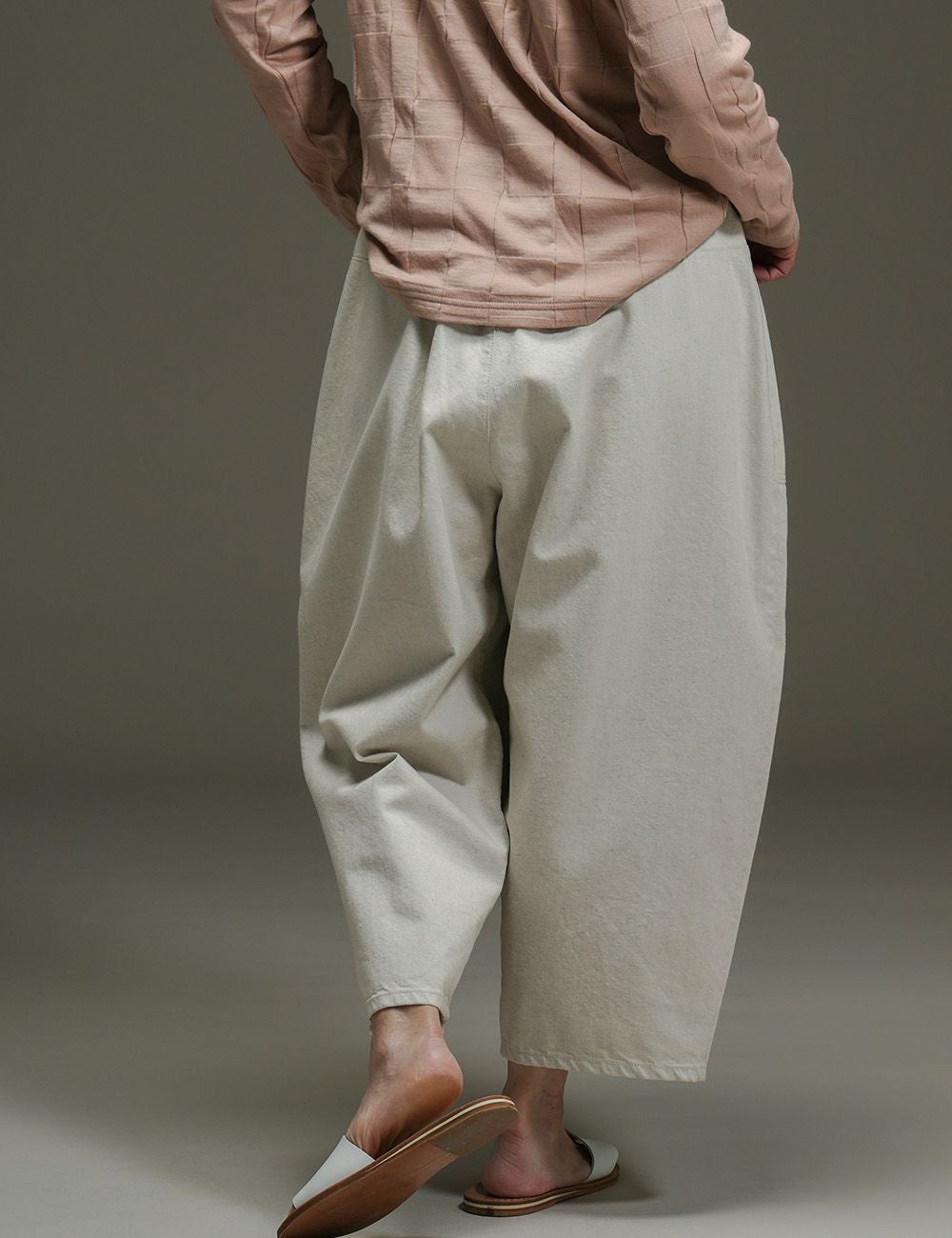 循環糸デニム／循環糸ツイルパンツ山芹（やませり） | 石見銀山 群言堂