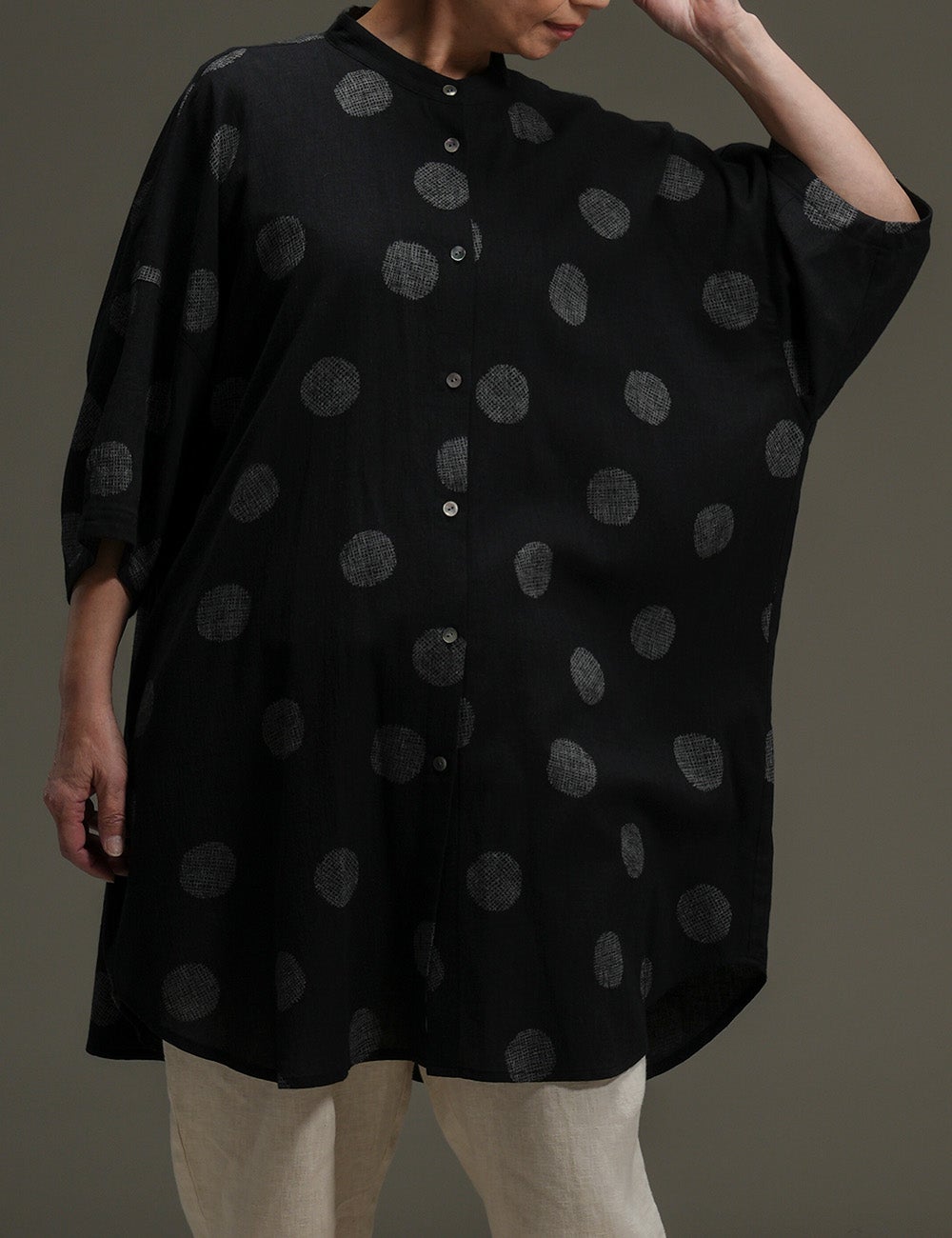 マンガン絣水影柄ブラウス卯の花（うのはな）