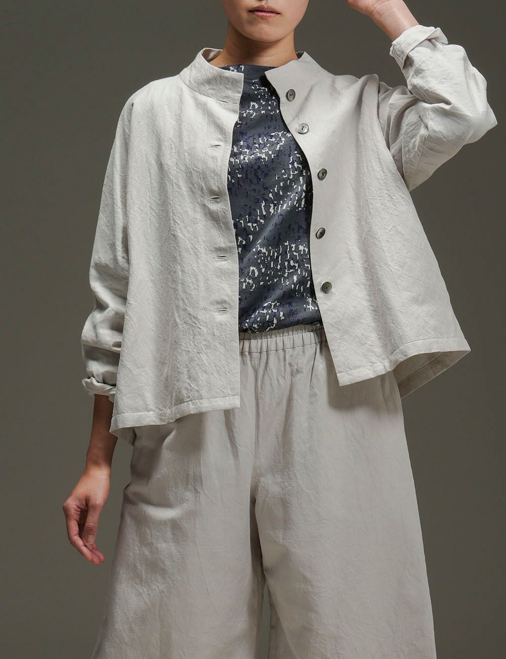 綿リネン強撚ツイルジャケット大花独活（おおはなうど）